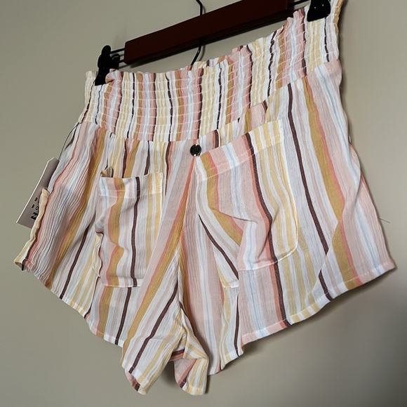 Billabong Shorts - Picture 7 of 9